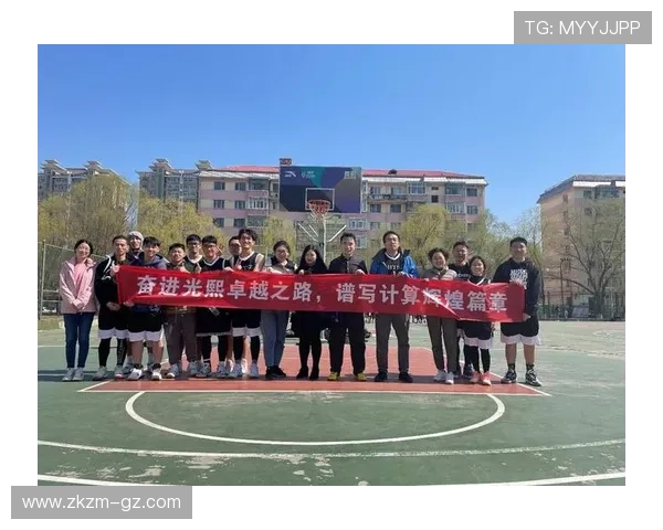 广州羽毛球队在全国锦标赛中的奋进之路与辉煌成就回顾 广州羽毛球队在全国锦标赛中的奋进之路与辉煌成就回顾